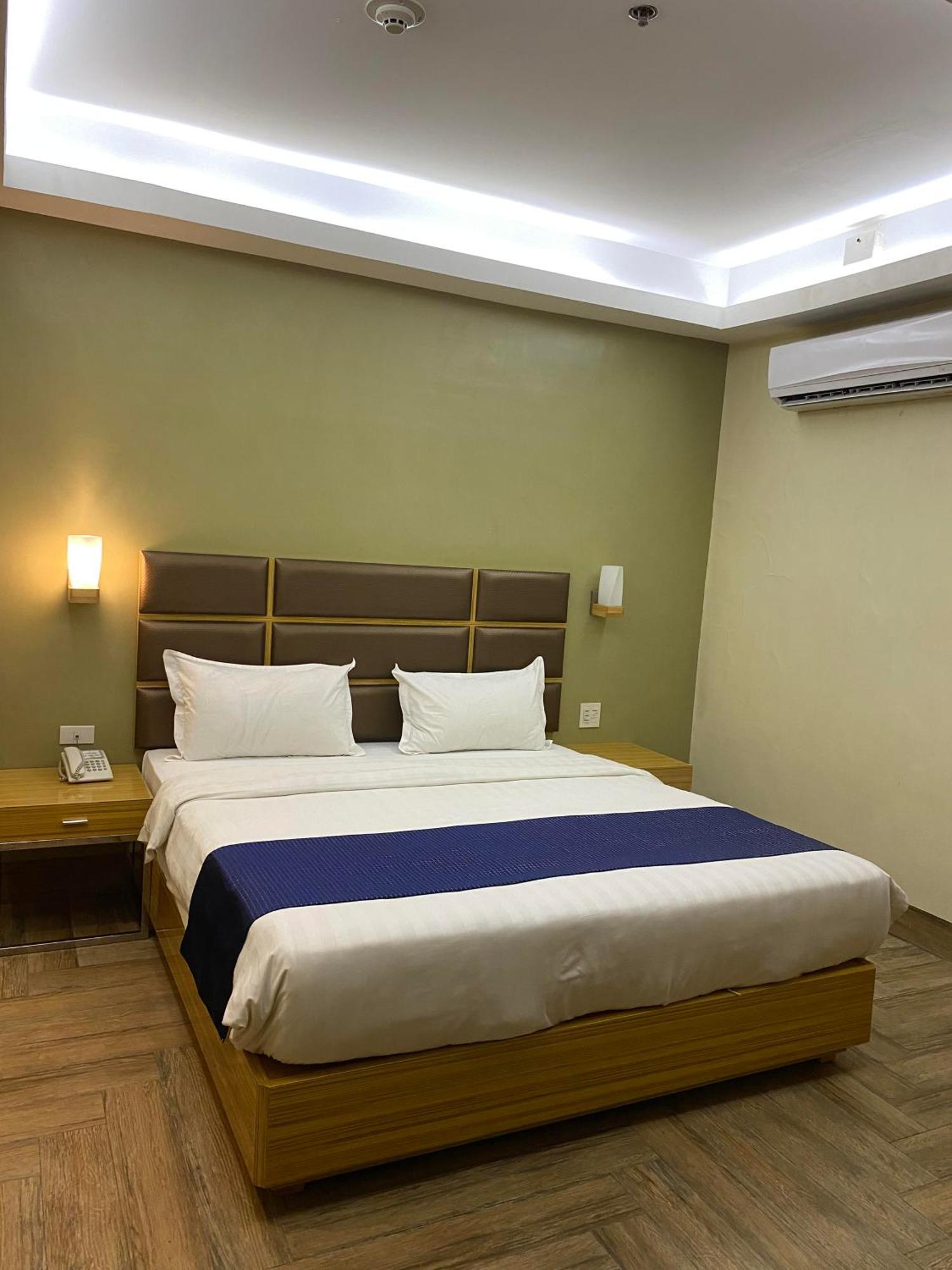 Sun Star Grand Hotel Манила Экстерьер фото